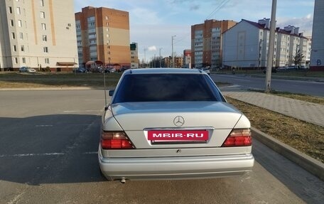 Mercedes-Benz E-Класс, 1995 год, 780 000 рублей, 3 фотография