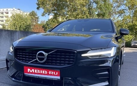 Volvo V60 II, 2021 год, 3 280 000 рублей, 1 фотография