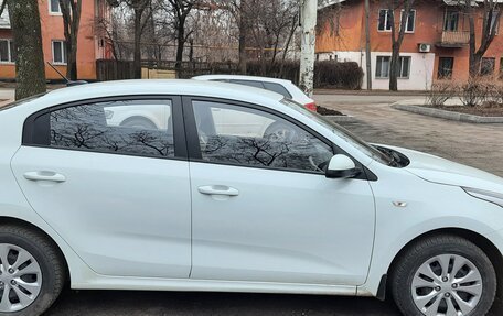 KIA Rio IV, 2018 год, 1 450 000 рублей, 4 фотография