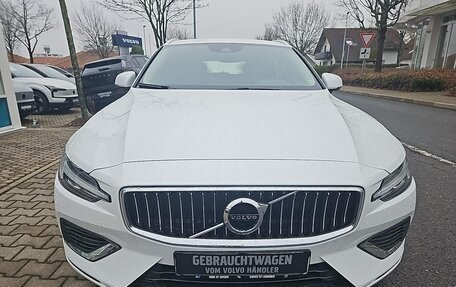 Volvo V60 II, 2021 год, 3 665 000 рублей, 2 фотография