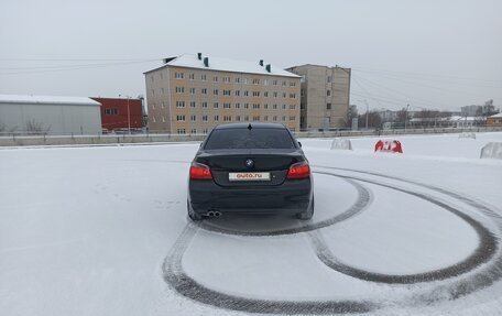 BMW 5 серия, 2004 год, 1 350 000 рублей, 3 фотография