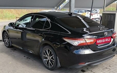 Toyota Camry, 2021 год, 3 750 000 рублей, 4 фотография