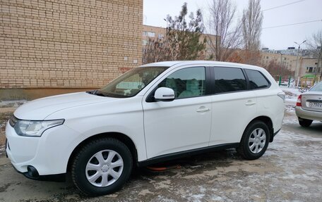 Mitsubishi Outlander III рестайлинг 3, 2013 год, 1 320 000 рублей, 5 фотография