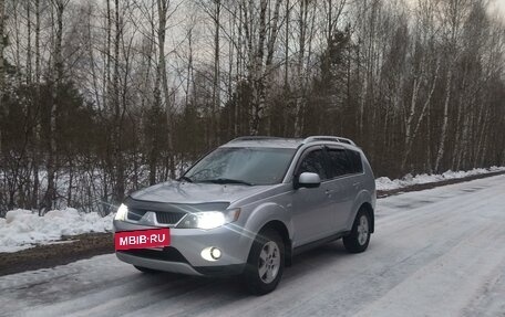 Mitsubishi Outlander III рестайлинг 3, 2008 год, 940 000 рублей, 2 фотография