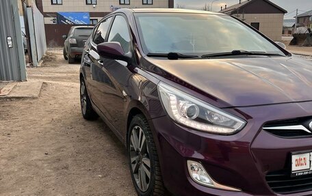 Hyundai Solaris II рестайлинг, 2013 год, 950 000 рублей, 2 фотография