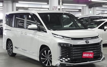 Toyota Voxy, 2022 год, 3 700 000 рублей, 1 фотография