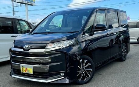 Toyota Noah, 2022 год, 3 450 000 рублей, 3 фотография