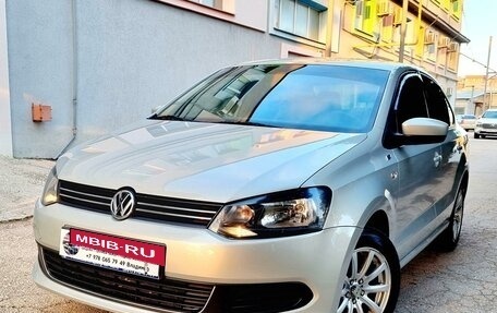 Volkswagen Polo VI (EU Market), 2012 год, 950 000 рублей, 2 фотография