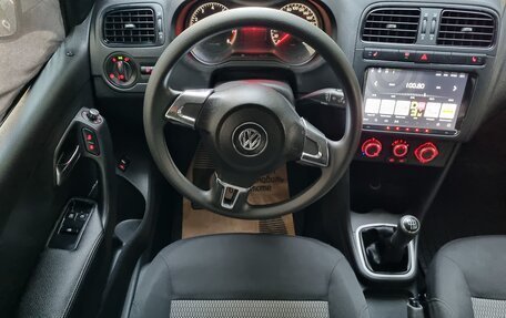 Volkswagen Polo VI (EU Market), 2012 год, 950 000 рублей, 28 фотография