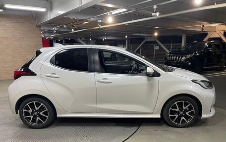 Toyota Yaris, 2021 год, 1 220 000 рублей, 5 фотография