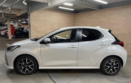 Toyota Yaris, 2021 год, 1 220 000 рублей, 11 фотография