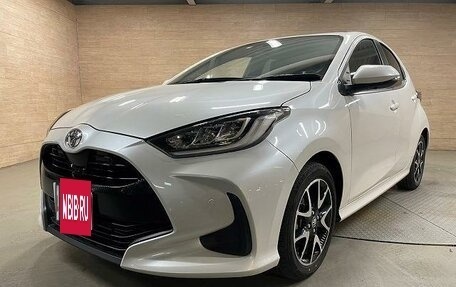 Toyota Yaris, 2021 год, 1 220 000 рублей, 14 фотография