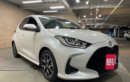 Toyota Yaris, 2021 год, 1 220 000 рублей, 10 фотография