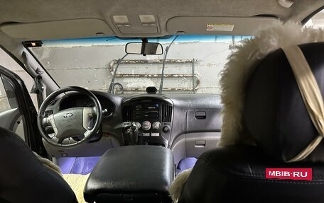 Hyundai H-1 II рестайлинг, 2010 год, 1 750 000 рублей, 2 фотография