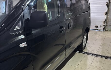 Hyundai H-1 II рестайлинг, 2010 год, 1 750 000 рублей, 14 фотография