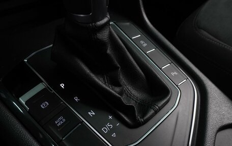 Volkswagen Tiguan II, 2018 год, 2 499 000 рублей, 13 фотография
