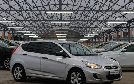 Hyundai Solaris II рестайлинг, 2012 год, 855 000 рублей, 3 фотография