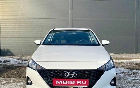 Hyundai Solaris II рестайлинг, 2022 год, 1 830 000 рублей, 2 фотография