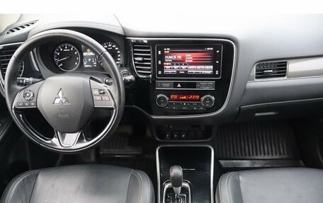 Mitsubishi Outlander III рестайлинг 3, 2019 год, 2 435 000 рублей, 9 фотография