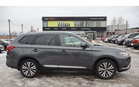 Mitsubishi Outlander III рестайлинг 3, 2019 год, 2 435 000 рублей, 4 фотография