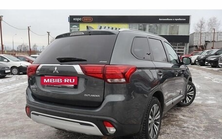 Mitsubishi Outlander III рестайлинг 3, 2019 год, 2 435 000 рублей, 3 фотография