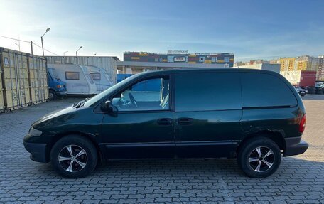 Chrysler Voyager III, 1999 год, 295 000 рублей, 1 фотография