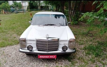 Mercedes-Benz W115, 1971 год, 900 000 рублей, 1 фотография