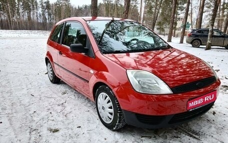 Ford Fiesta, 2005 год, 370 000 рублей, 1 фотография