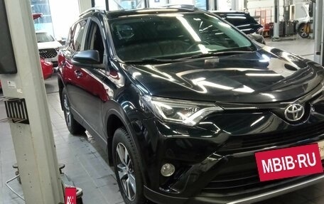 Toyota RAV4, 2018 год, 2 392 000 рублей, 2 фотография