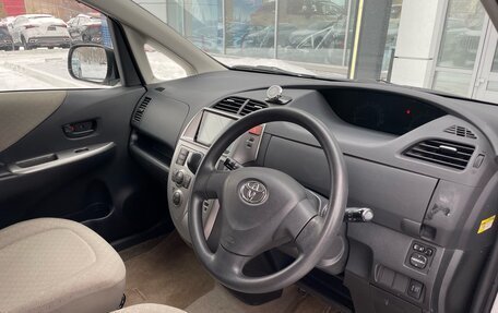 Toyota Ractis I, 2006 год, 640 000 рублей, 12 фотография