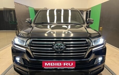 Toyota Land Cruiser 200, 2018 год, 6 800 000 рублей, 2 фотография