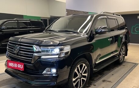 Toyota Land Cruiser 200, 2018 год, 6 800 000 рублей, 3 фотография