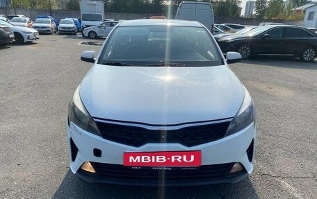 KIA Rio IV, 2022 год, 1 620 870 рублей, 2 фотография