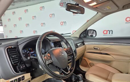 Mitsubishi Outlander III рестайлинг 3, 2019 год, 2 679 000 рублей, 15 фотография