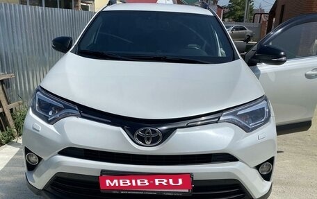 Toyota RAV4, 2019 год, 3 000 000 рублей, 4 фотография