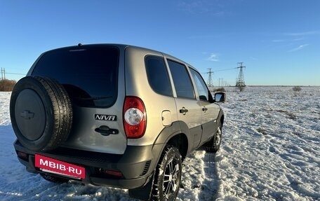 Chevrolet Niva I рестайлинг, 2014 год, 500 000 рублей, 21 фотография