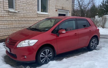 Toyota Auris II, 2011 год, 1 020 000 рублей, 2 фотография