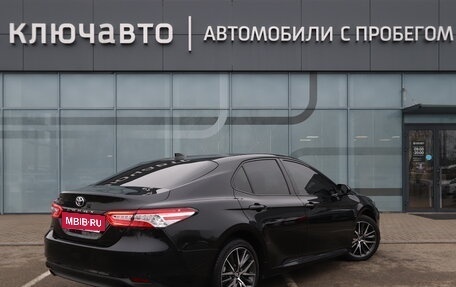 Toyota Camry, 2022 год, 3 650 000 рублей, 2 фотография