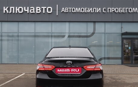 Toyota Camry, 2022 год, 3 650 000 рублей, 4 фотография