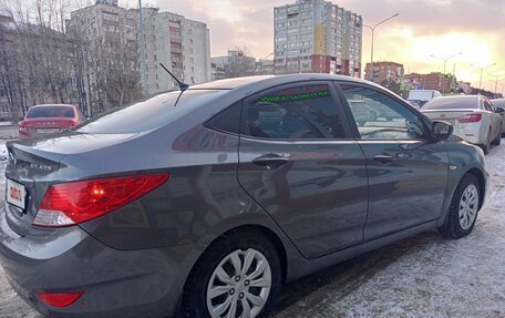 Hyundai Solaris II рестайлинг, 2013 год, 730 000 рублей, 2 фотография