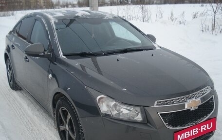 Chevrolet Cruze II, 2010 год, 638 000 рублей, 2 фотография