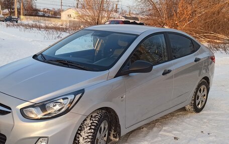 Hyundai Solaris II рестайлинг, 2013 год, 850 000 рублей, 1 фотография