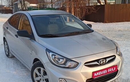 Hyundai Solaris II рестайлинг, 2013 год, 850 000 рублей, 4 фотография