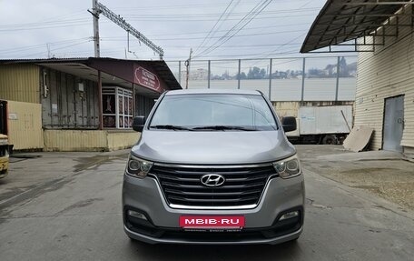 Hyundai H-1 II рестайлинг, 2018 год, 2 800 000 рублей, 4 фотография