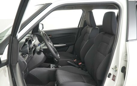 Suzuki Swift V, 2023 год, 1 950 000 рублей, 10 фотография
