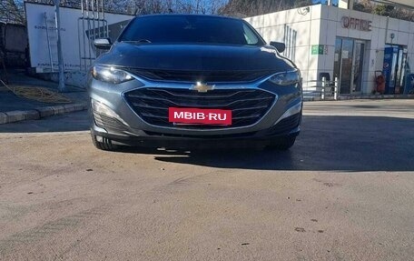 Chevrolet Malibu IX, 2021 год, 1 900 000 рублей, 2 фотография