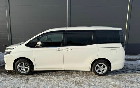 Toyota Voxy III, 2017 год, 2 399 000 рублей, 8 фотография