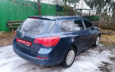 Opel Astra J, 2011 год, 720 000 рублей, 2 фотография