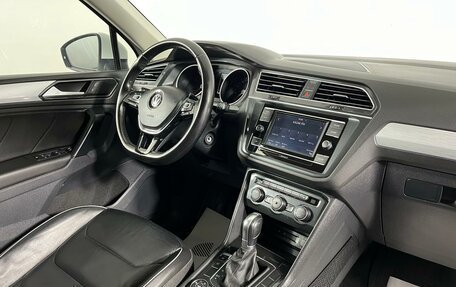 Volkswagen Tiguan II, 2018 год, 2 499 000 рублей, 13 фотография