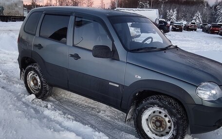 Chevrolet Niva I рестайлинг, 2013 год, 570 000 рублей, 2 фотография